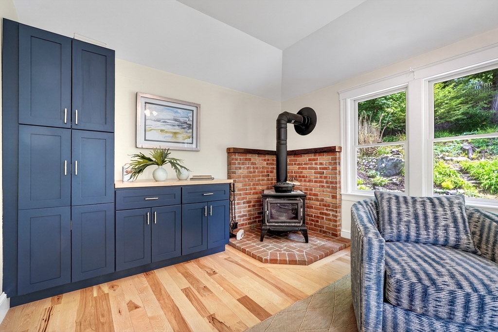 45 Maple Road Melrose, MA 02176 - Photo 12 of 38