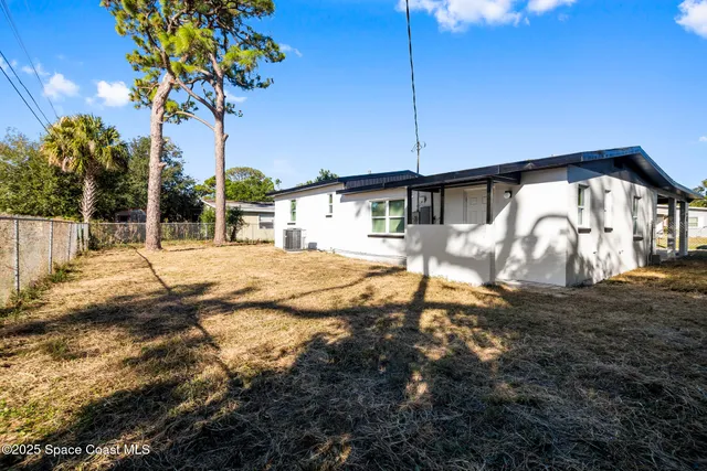 a house view with a backyard space