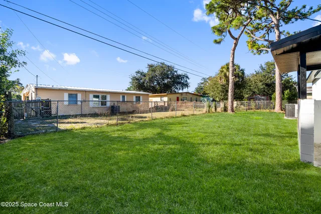 a view of a house with a big yard