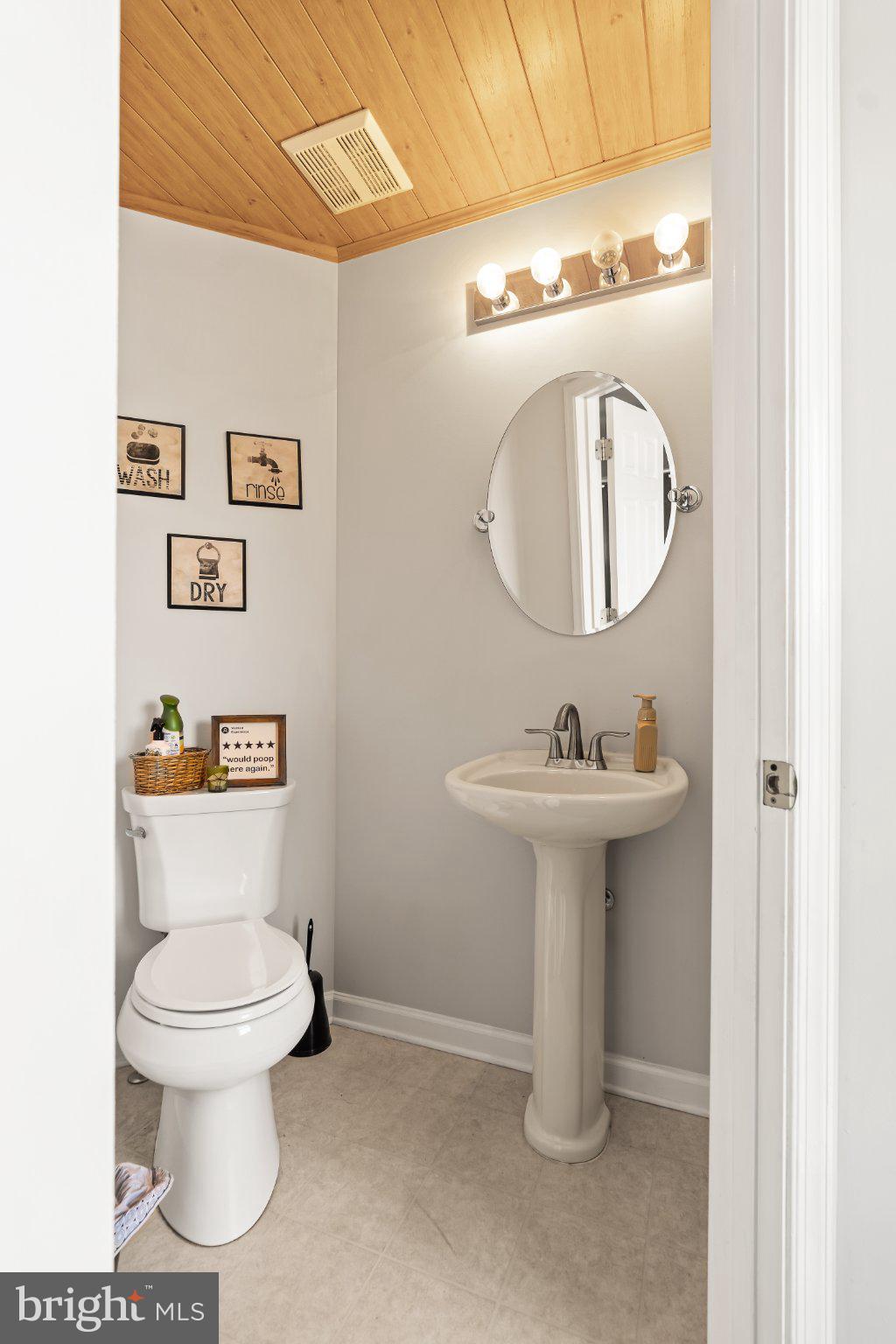 128 Sentry Ridge Smithsburg, MD 21783 - Photo 13 of 41 Charming half-bath with modern touches.