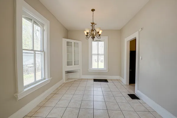 $2,000 | 373 Cedar Street, Unit 373, Aurora, IL 60506