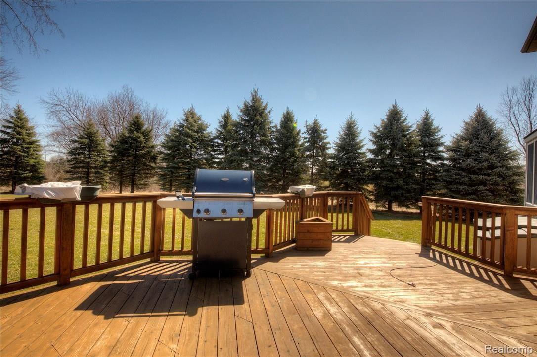 190 Timber Ridge Drive Highland, MI 48357 - Photo 49 of 50 51 Deck.jpg