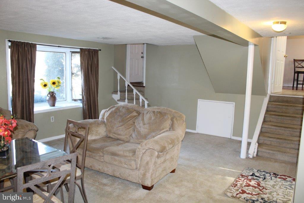 304 Mill Road Oreland, PA 19075 - Photo 8 of 26 Family Room