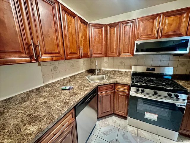 $3,300 | 255-08 148th Avenue, Unit 1 | Rosedale