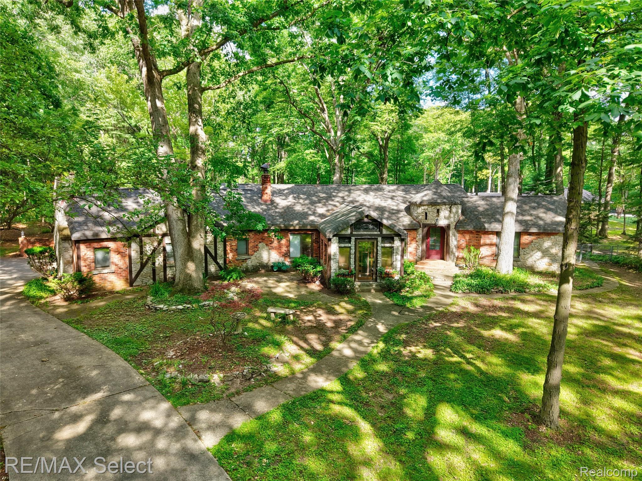 3471 South Towerline Road Bridgeport, MI 48722 - Photo 1 of 55 3471 S Towerline Rd 01.jpg