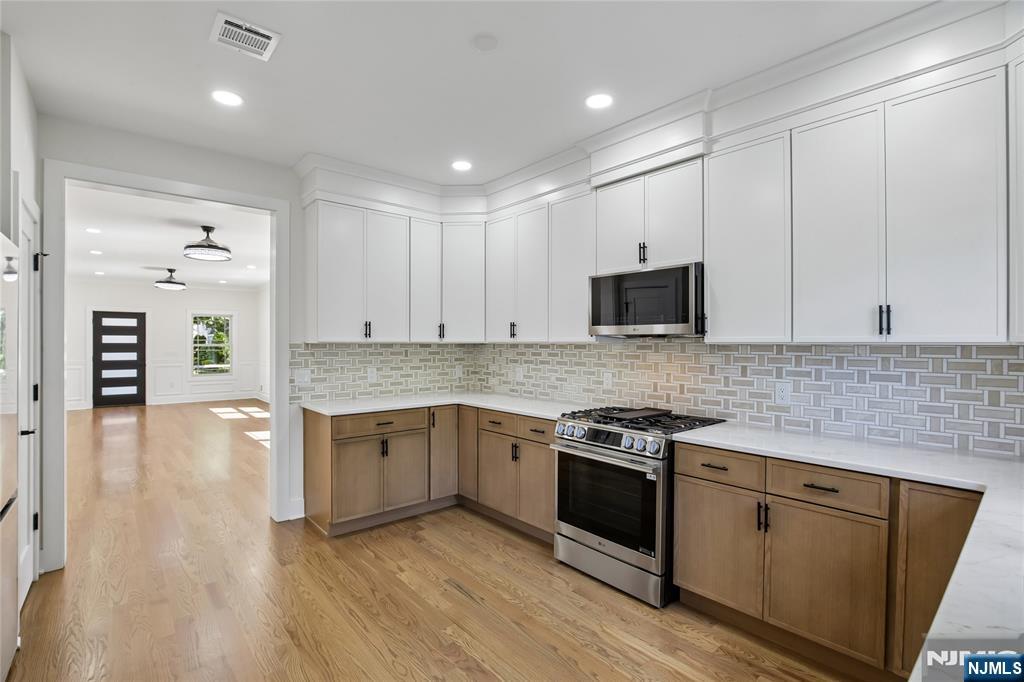 318 East Halsey Road Parsippany, NJ 07054 - Photo 12 of 38
