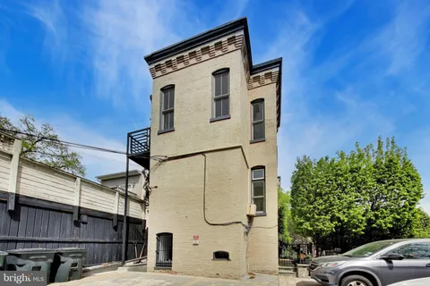 $1,385,000 | 1302 R Street Northwest, Unit 1, Washington, DC 20009