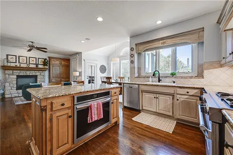 $849,900 | 5013 West 150th Street, Leawood, KS 66224
