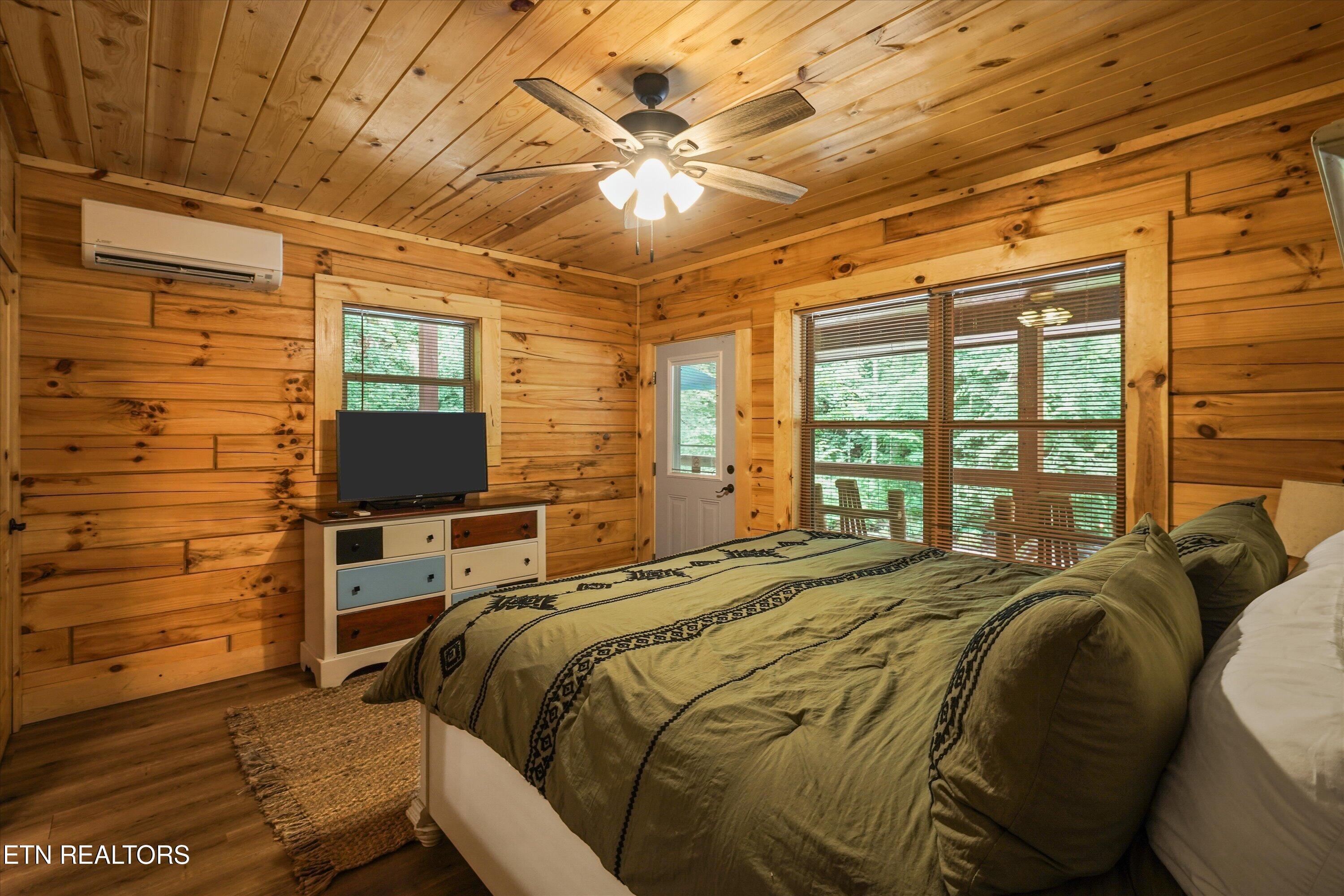 5236 Mathis Branch Road Gatlinburg, TN 37738 - Photo 20 of 51 Generous Primary Bedroom