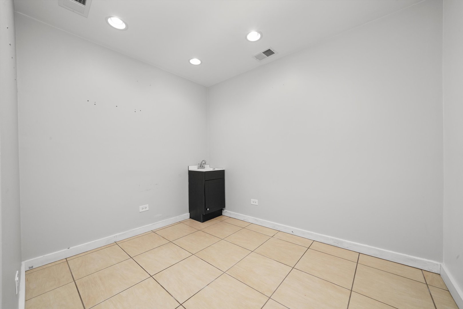 1412 West Division Street, Unit C1 Chicago, IL 60642 - Photo 23 of 28 a view of an empty room
