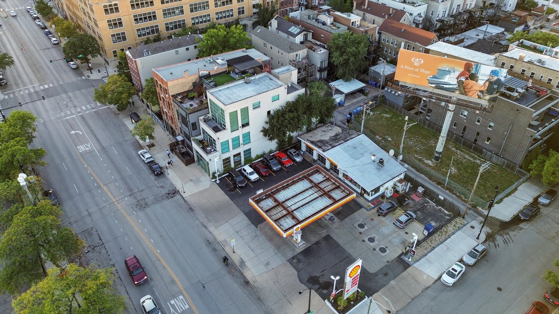 1412 West Division Street, Unit C1 Chicago, IL 60642 - Photo 5 of 28 an aerial view of a house with outdoor space