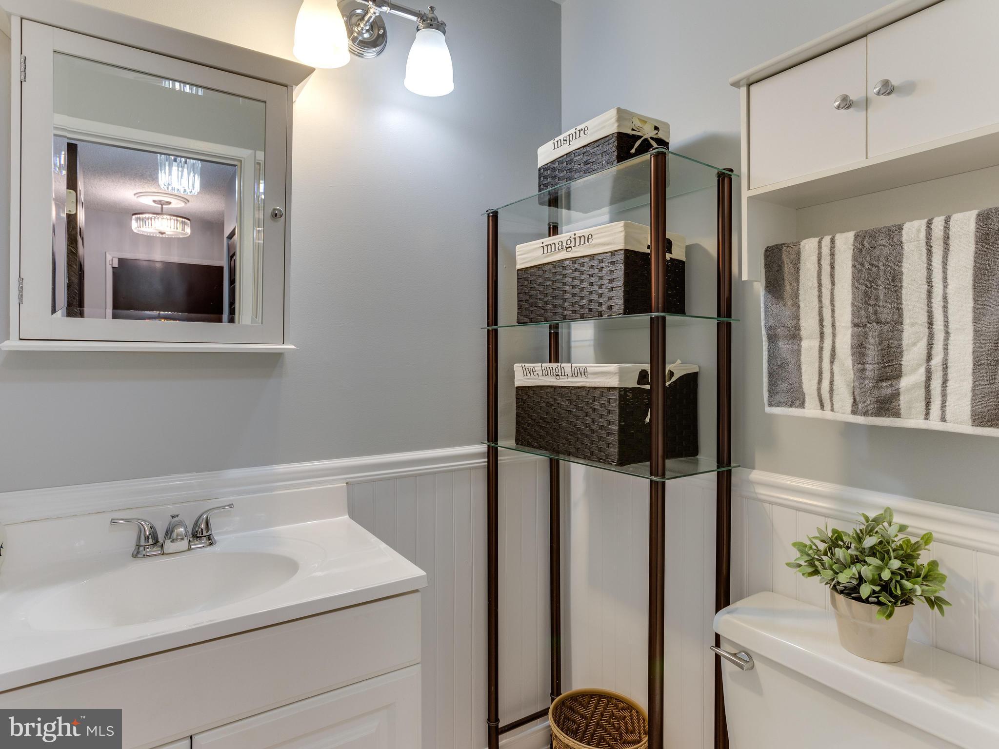 2217 Coppersmith Square Reston, VA 20191 - Photo 3 of 30 Bath Beautiful and updated