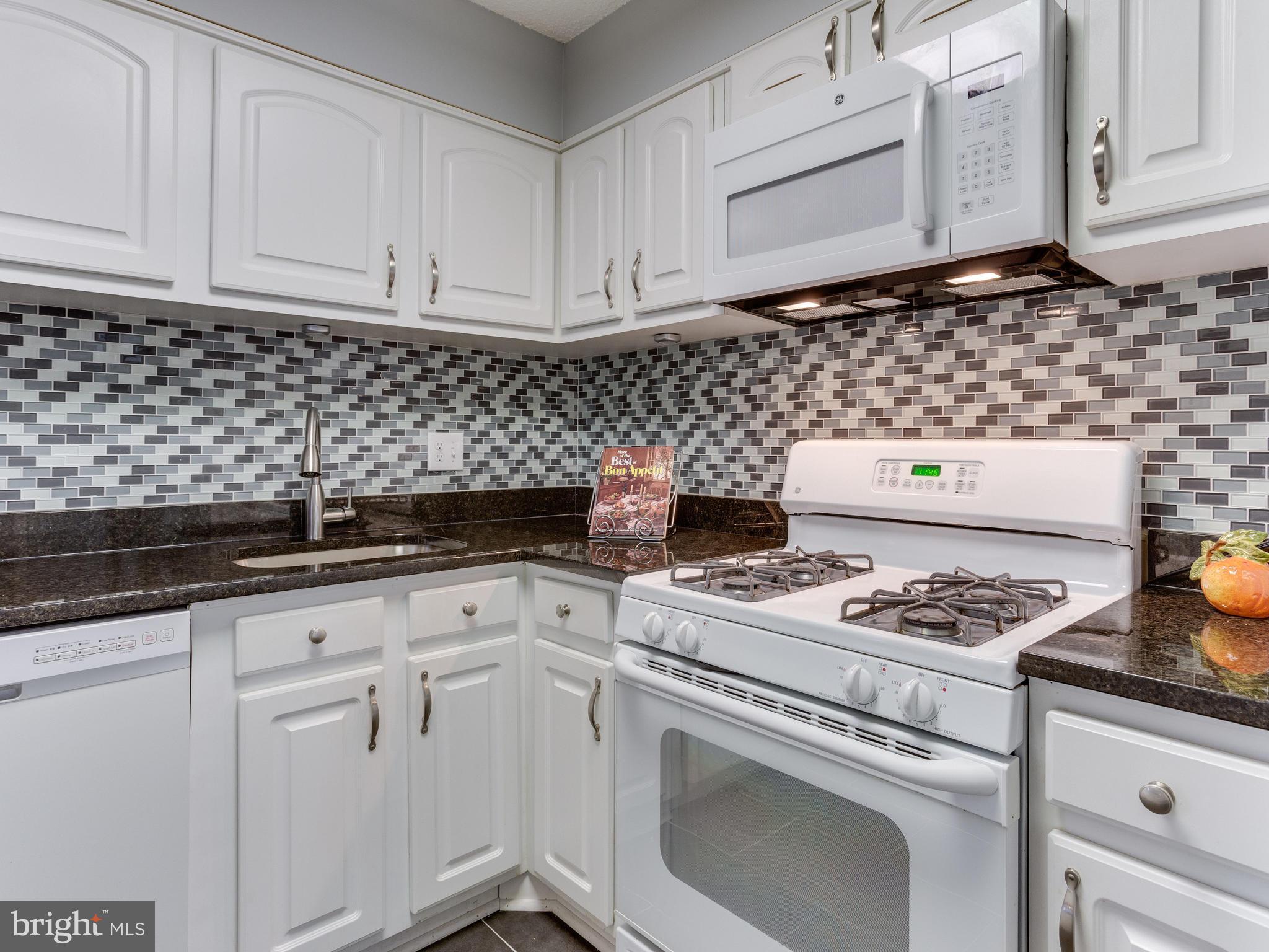 2217 Coppersmith Square Reston, VA 20191 - Photo 10 of 30 Kitchen Natural Gas cooking