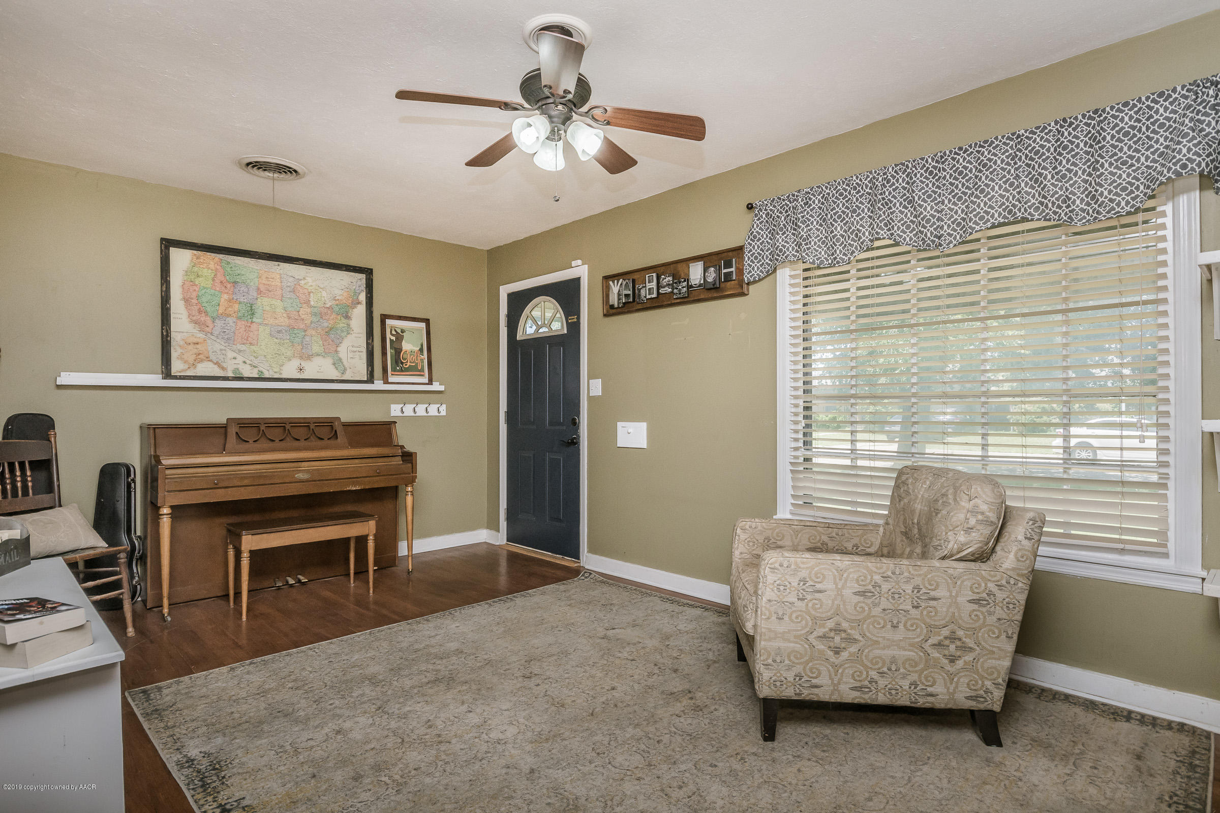 3617 South Ong Street Amarillo, TX 79110 - Photo 3 of 19 Living Room-2