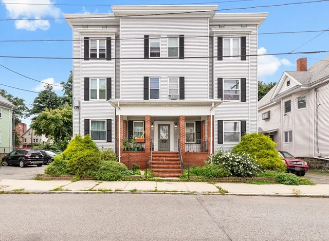 $2,850 | 22 Auburn Street, Unit 1, Malden, MA 02148