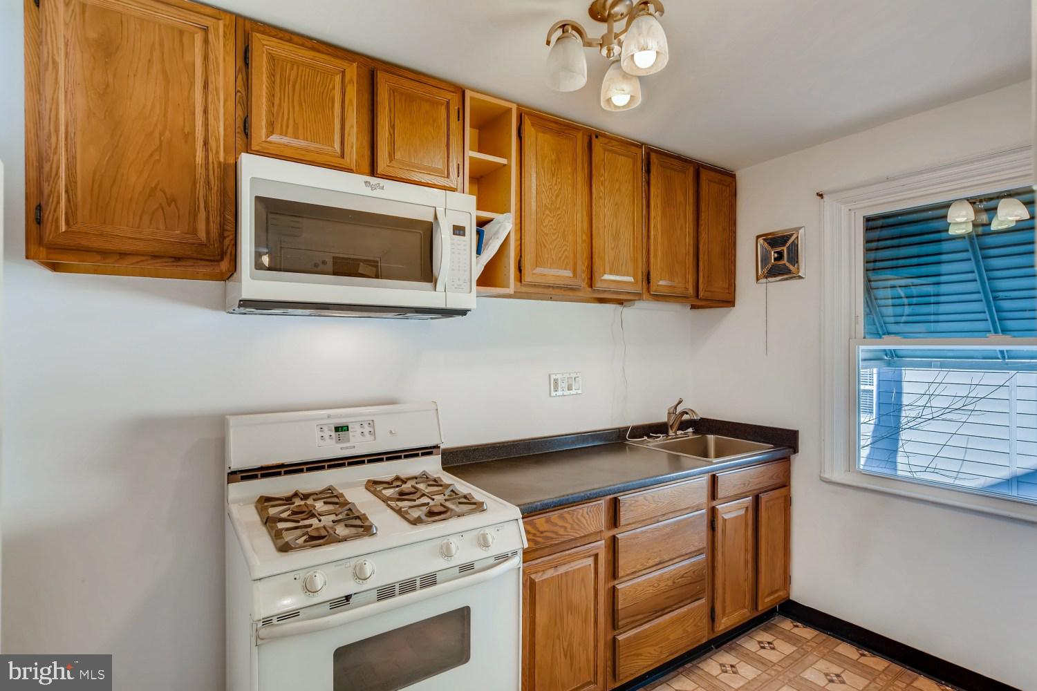 5006 Pilgrim Road Baltimore, MD 21214 - Photo 8 of 28 Kitchen