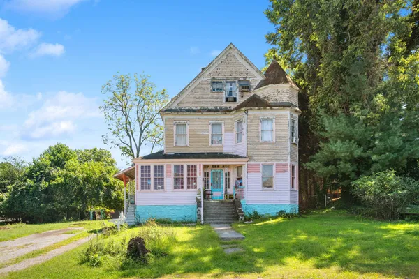 $193,000 | 216 3rd Street, Radford, VA 24141