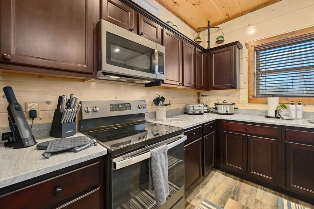 7 Cross Over Road Sevierville, TN 37876 - Photo 5 of 15