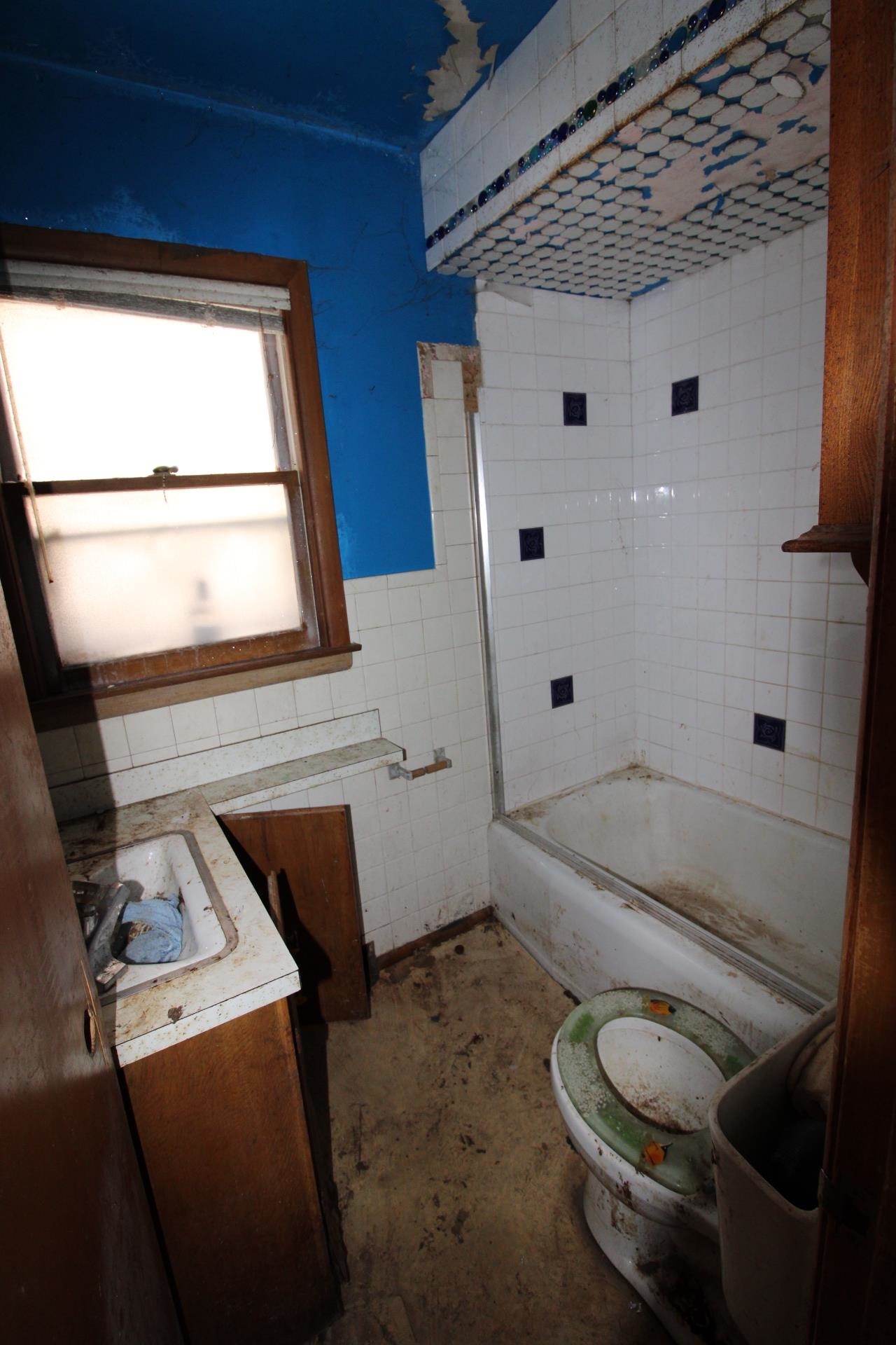 2869 Exeter Street Duluth, MN 55806 - Photo 16 of 33 Bathroom