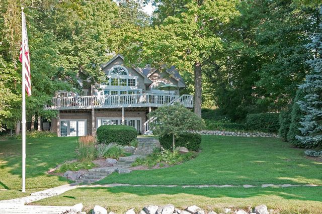 910 Marianne Terrace, Lake Geneva, WI 53147