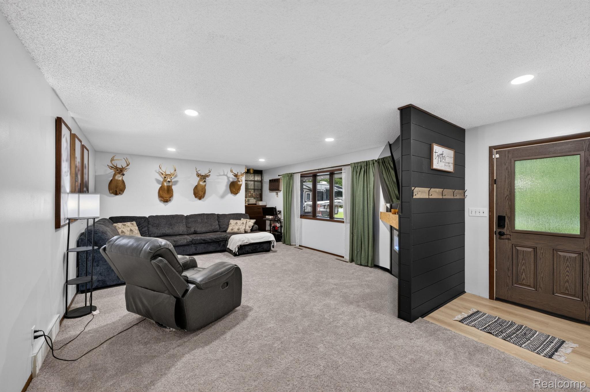 5330 Sheridan Road Saginaw, MI 48601 - Photo 10 of 50 Living area featuring soft gray carpeting and white painted walls