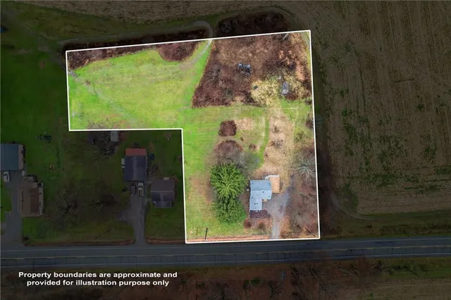 $235,000 | 839 East Main St Extension, Grove City, PA 16127