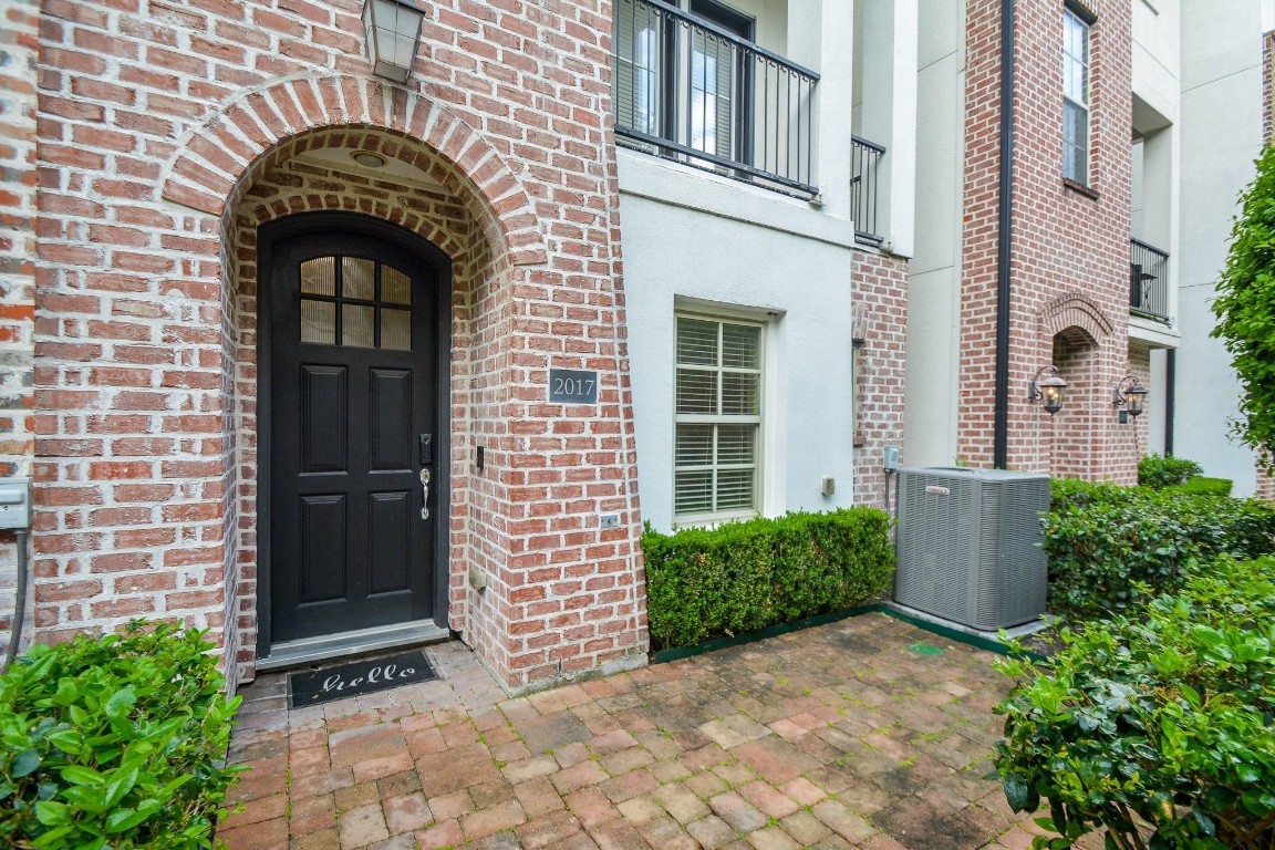2017 Fannin Station Houston, TX 77045 - Photo 2 of 22 a view of entrance gate of a house