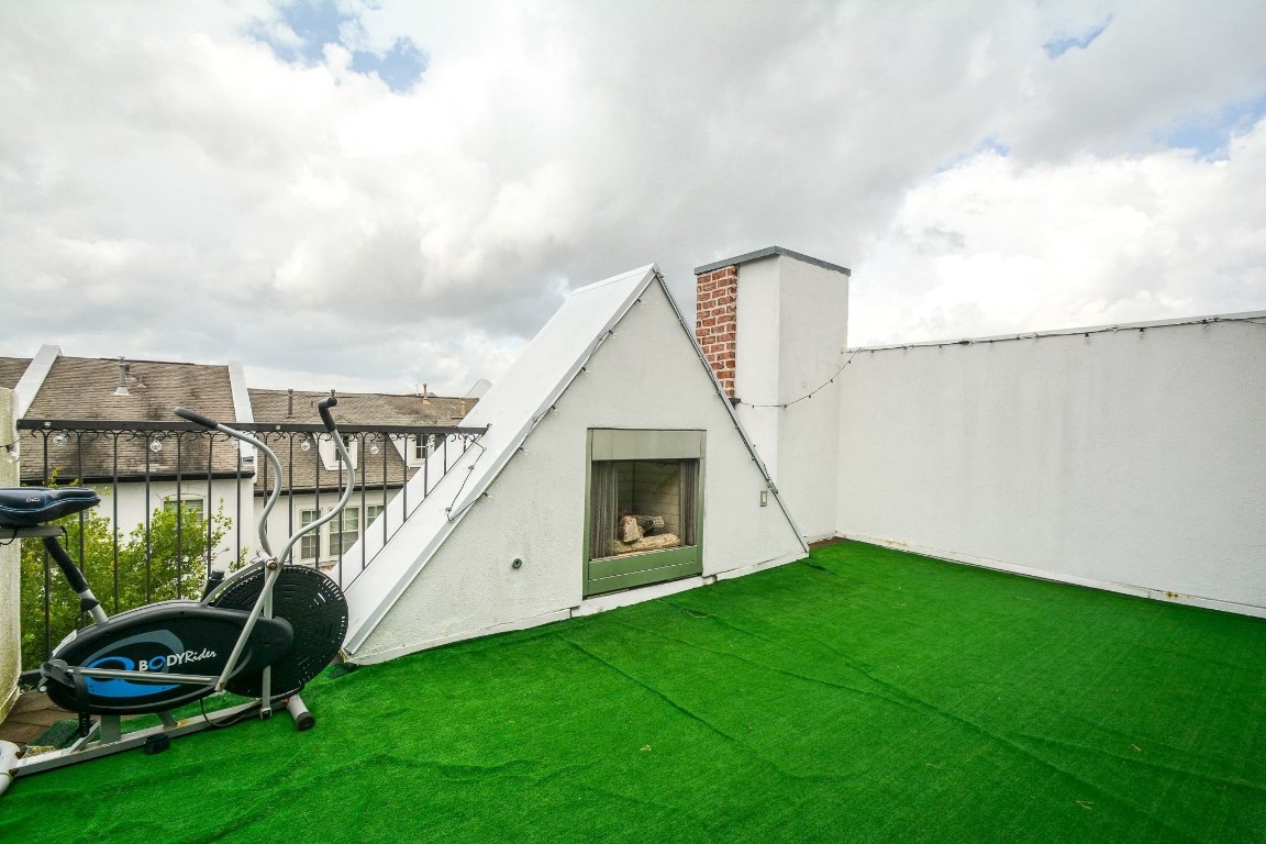 2017 Fannin Station Houston, TX 77045 - Photo 21 of 22 a view of a garden with a slide