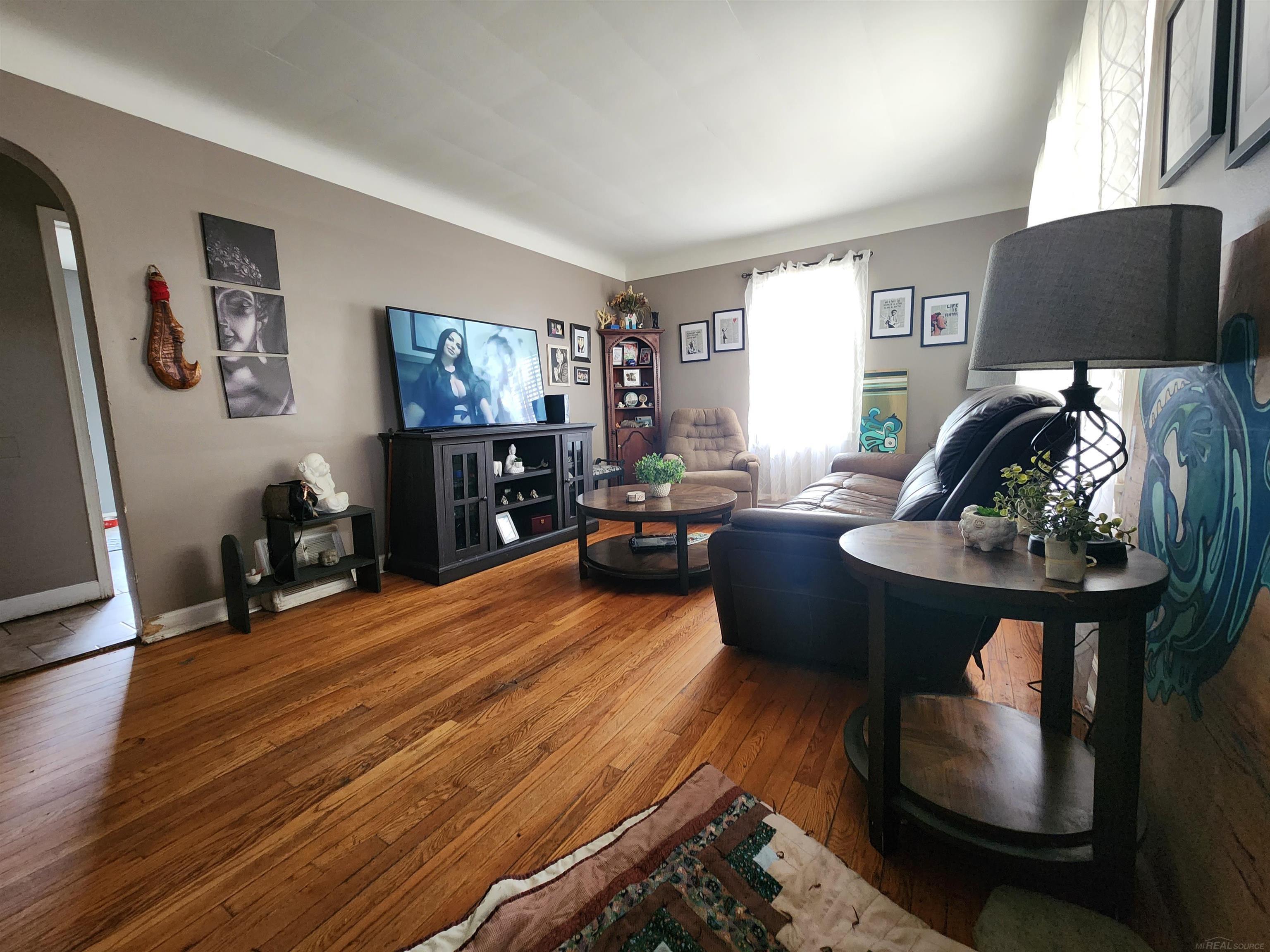 413 Hemphill Road Flint, MI 48507 - Photo 3 of 11 50099122-2.JPG