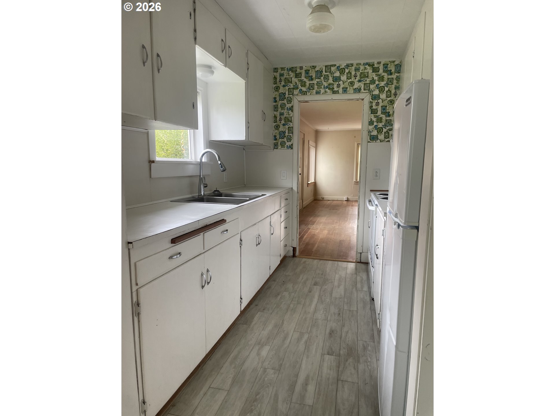 4045 Highway 101 Gearhart, OR 97138 - Photo 12 of 15 a large bathroom with a sink a mirror and a bathtub