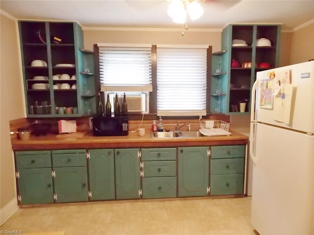 135 South Franklin Road Mount Airy, NC 27030 - Photo 14 of 22 Gallery Image 14