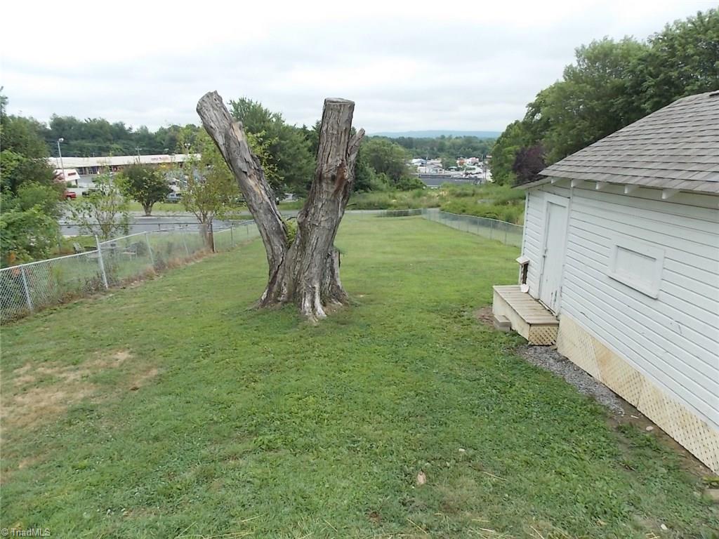 135 South Franklin Road Mount Airy, NC 27030 - Photo 6 of 22 Gallery Image 6