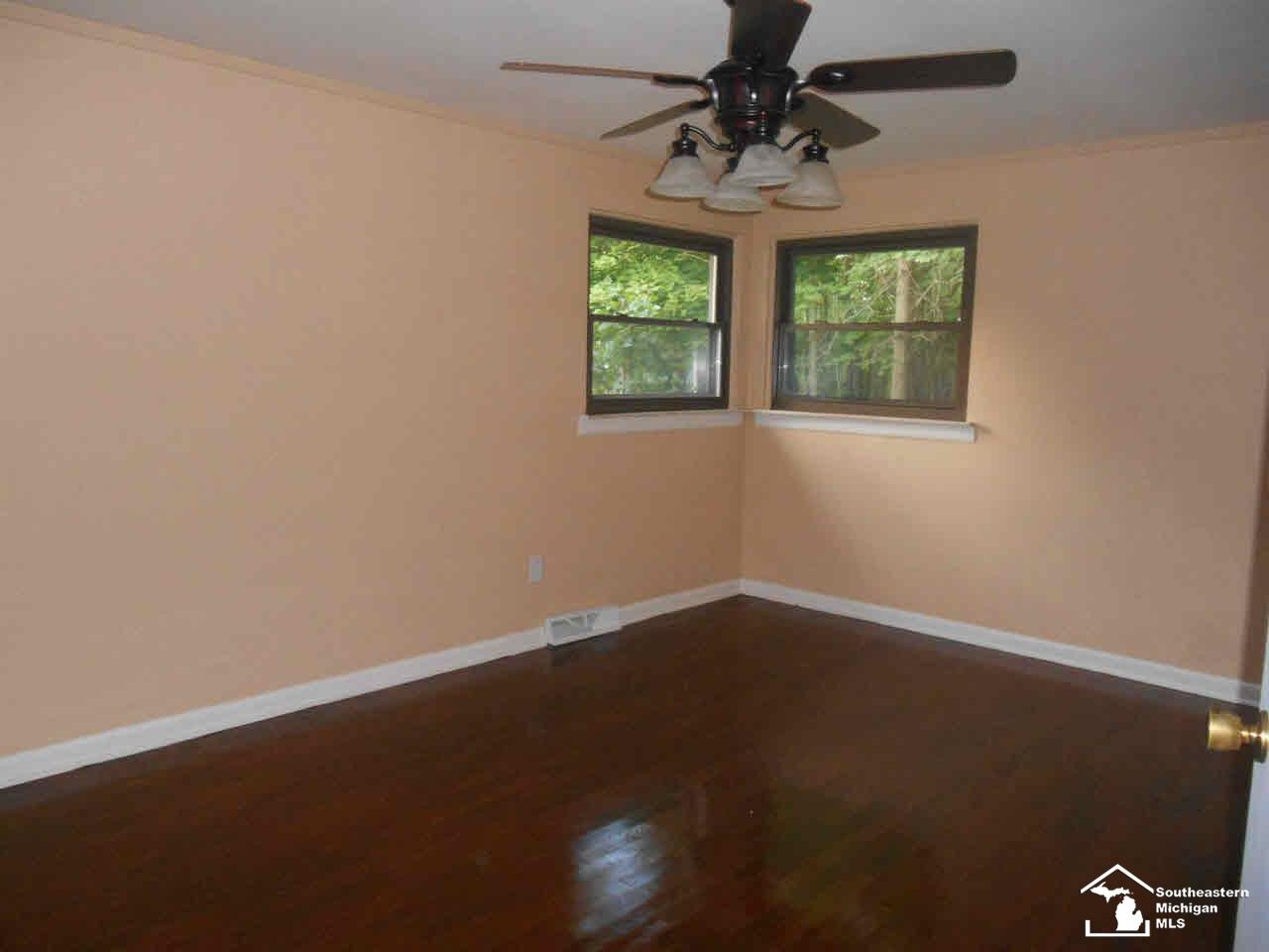 415 Ready Carleton, MI 48117 - Photo 7 of 15 BEAUTIFUL WOOD FLOORS