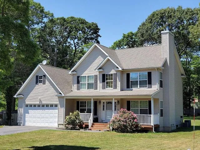 $849,999 | 27 Inwood Avenue, Selden, NY 11784