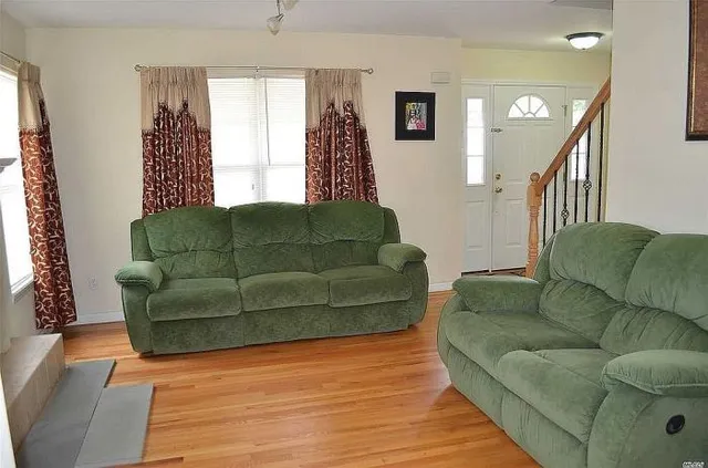 $849,999 | 27 Inwood Avenue, Selden, NY 11784