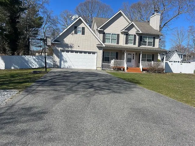 $849,999 | 27 Inwood Avenue, Selden, NY 11784