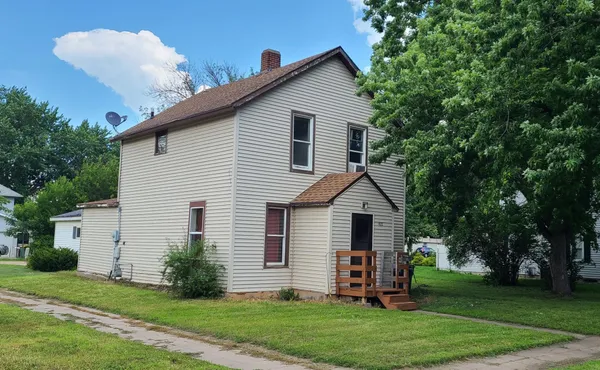 $97,900 | 410 Lynd Street, Marshall, MN 56258