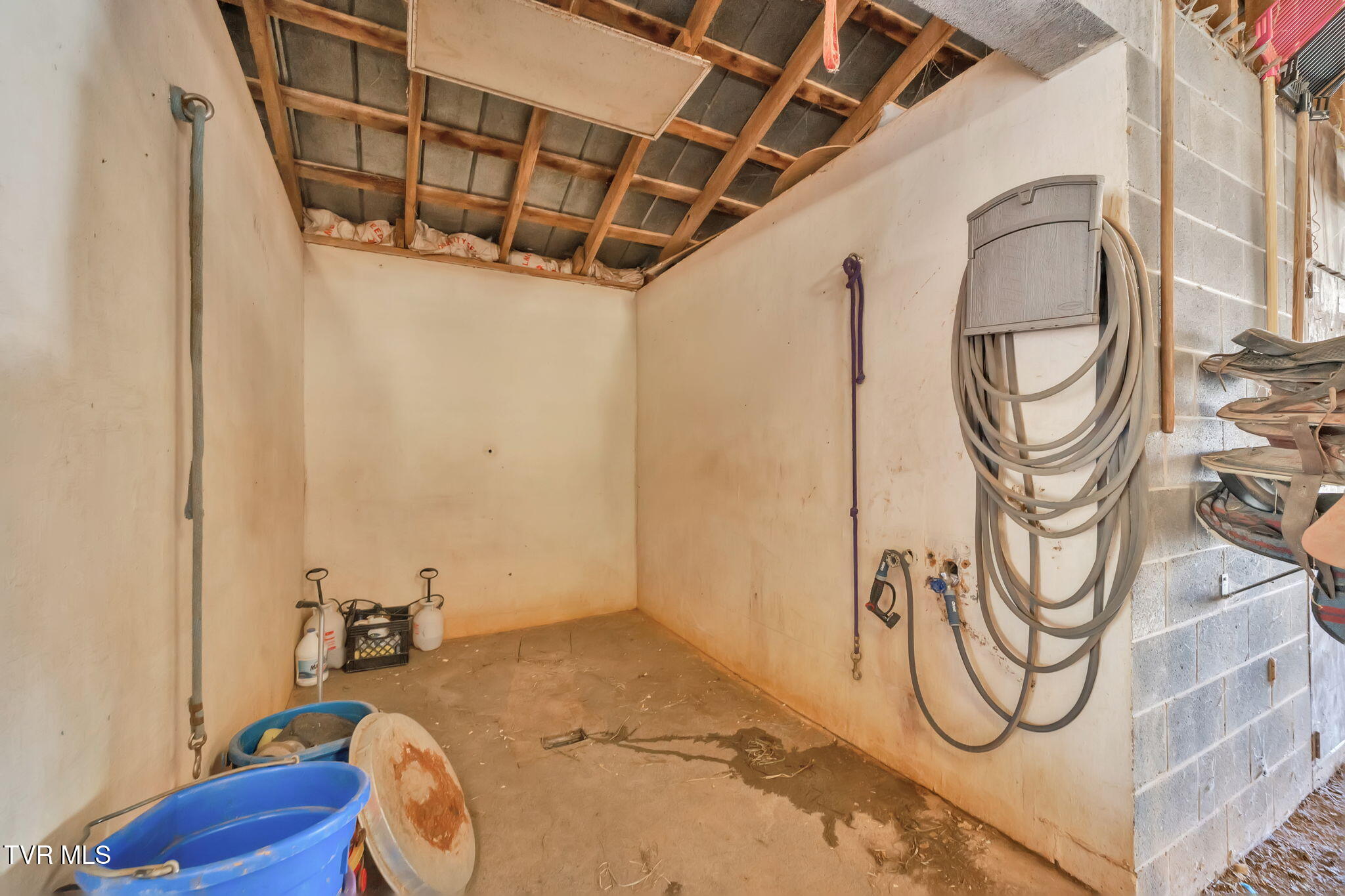 3176 Highway 421 Bristol, TN 37620 - Photo 17 of 61 16-web-or-mls-DSC09342