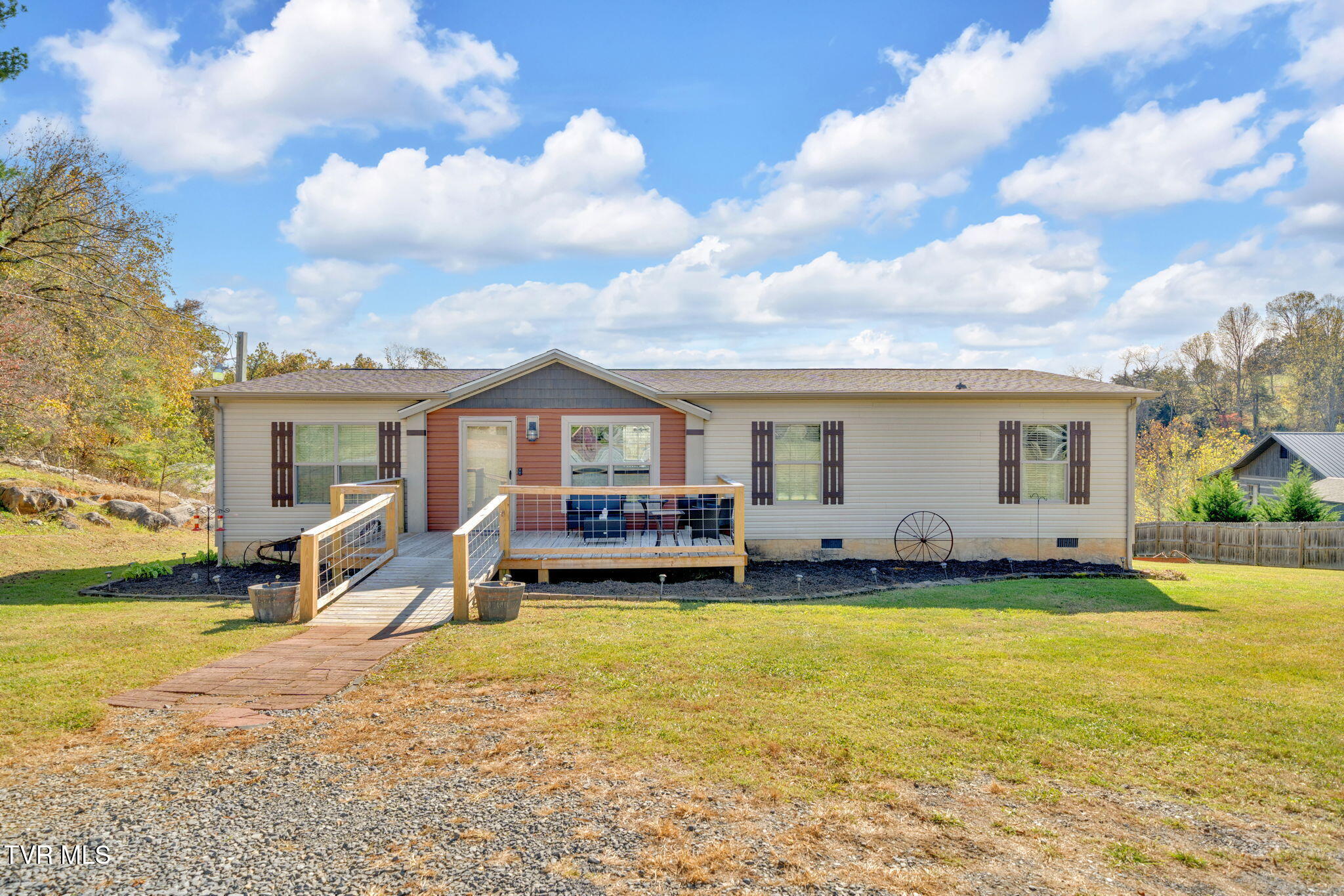 3176 Highway 421 Bristol, TN 37620 - Photo 5 of 61 1-web-or-mls-DSC09363