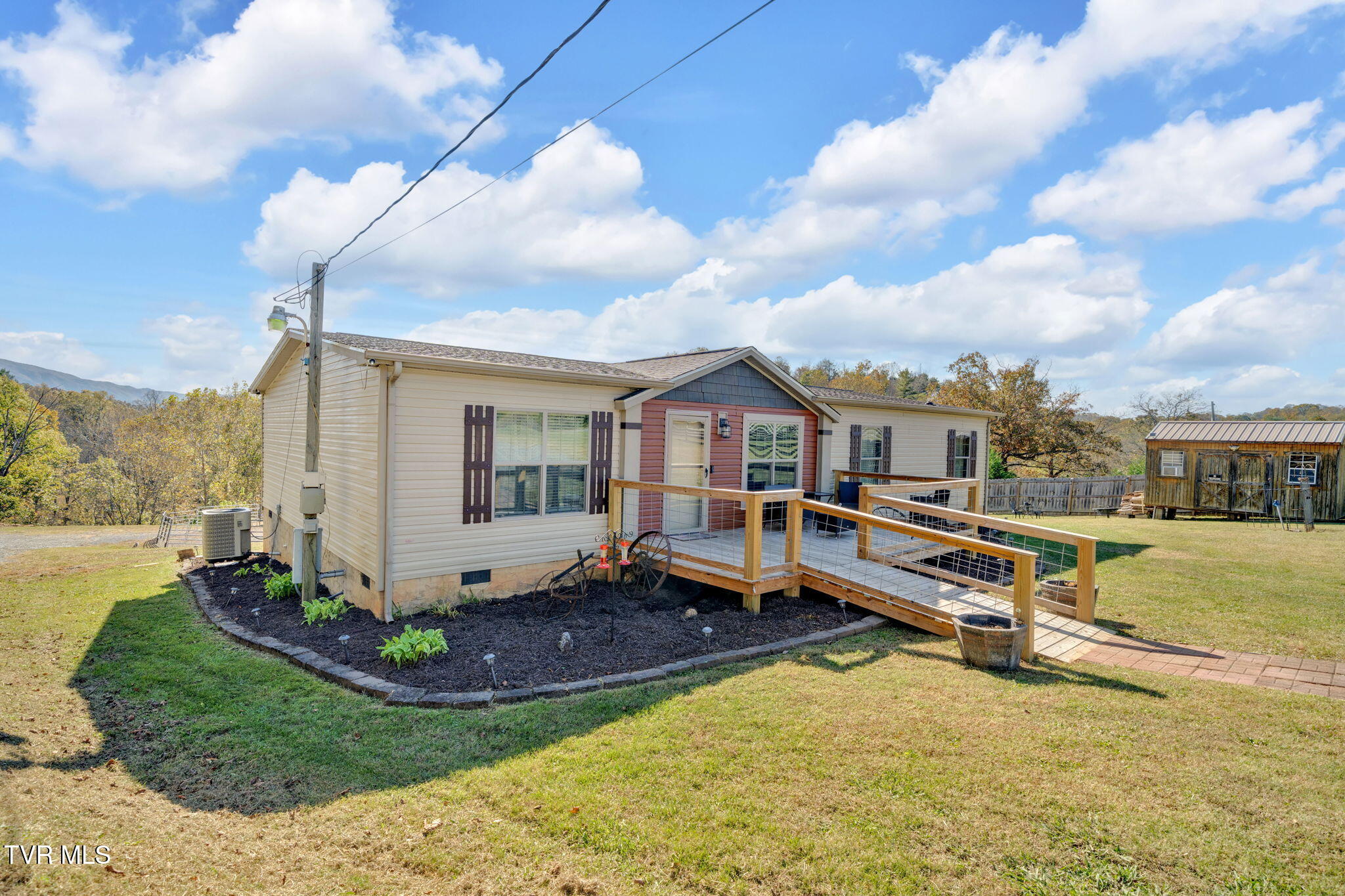 3176 Highway 421 Bristol, TN 37620 - Photo 8 of 61 30-web-or-mls-DSC09357