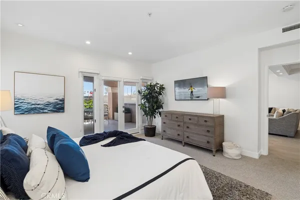 $5,500 | 1900 Pacific Coast Highway, Unit 9, Huntington Beach, CA 92648