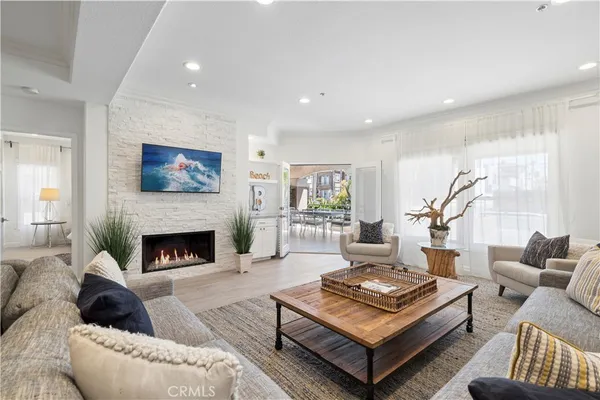 $5,500 | 1900 Pacific Coast Highway, Unit 9, Huntington Beach, CA 92648