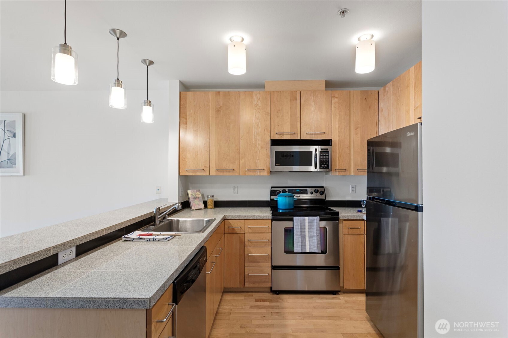 655 Crockett Street, Unit B207 Seattle, WA 98109 - Photo 10 of 27