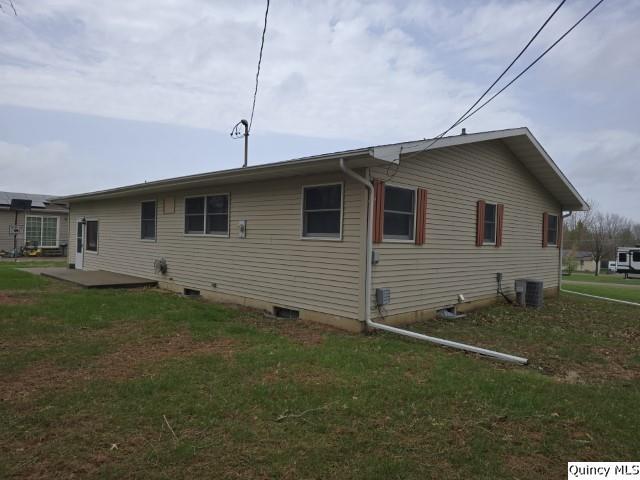 6 Westview Drive Hamilton, IL 62341 - Photo 28 of 30 a view of a backyard with plants and a garden