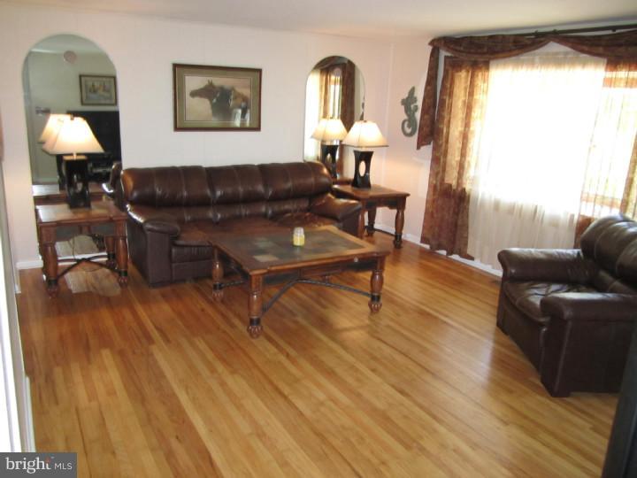 12755 Dunks Ferry Road Philadelphia, PA 19154 - Photo 2 of 21 Living Room