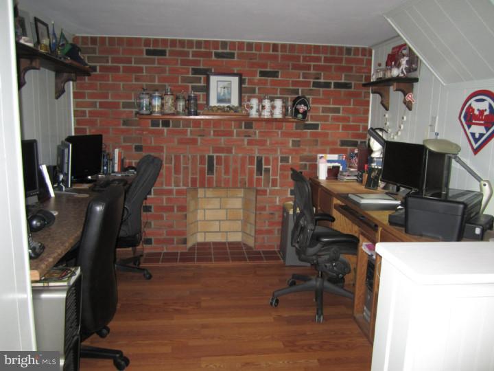 12755 Dunks Ferry Road Philadelphia, PA 19154 - Photo 11 of 21 Family Room