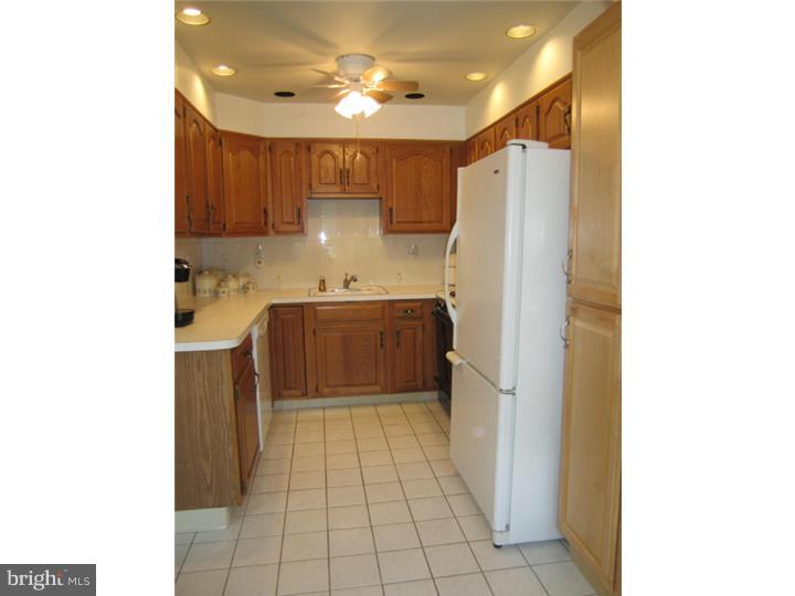 12755 Dunks Ferry Road Philadelphia, PA 19154 - Photo 4 of 21 Kitchen