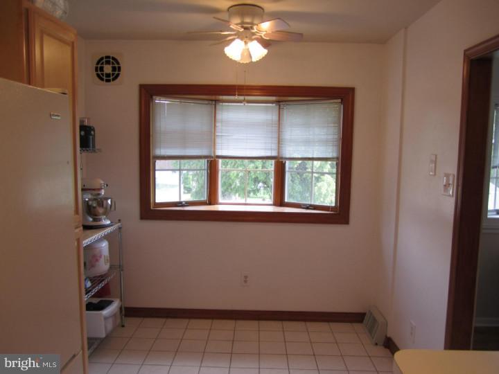 12755 Dunks Ferry Road Philadelphia, PA 19154 - Photo 5 of 21 Kitchen