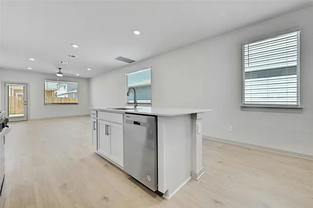 $2,095 | 121 New Hvn Street, San Marcos, TX 78666