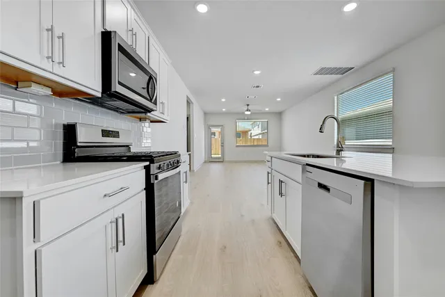 $2,095 | 121 New Hvn Street, San Marcos, TX 78666